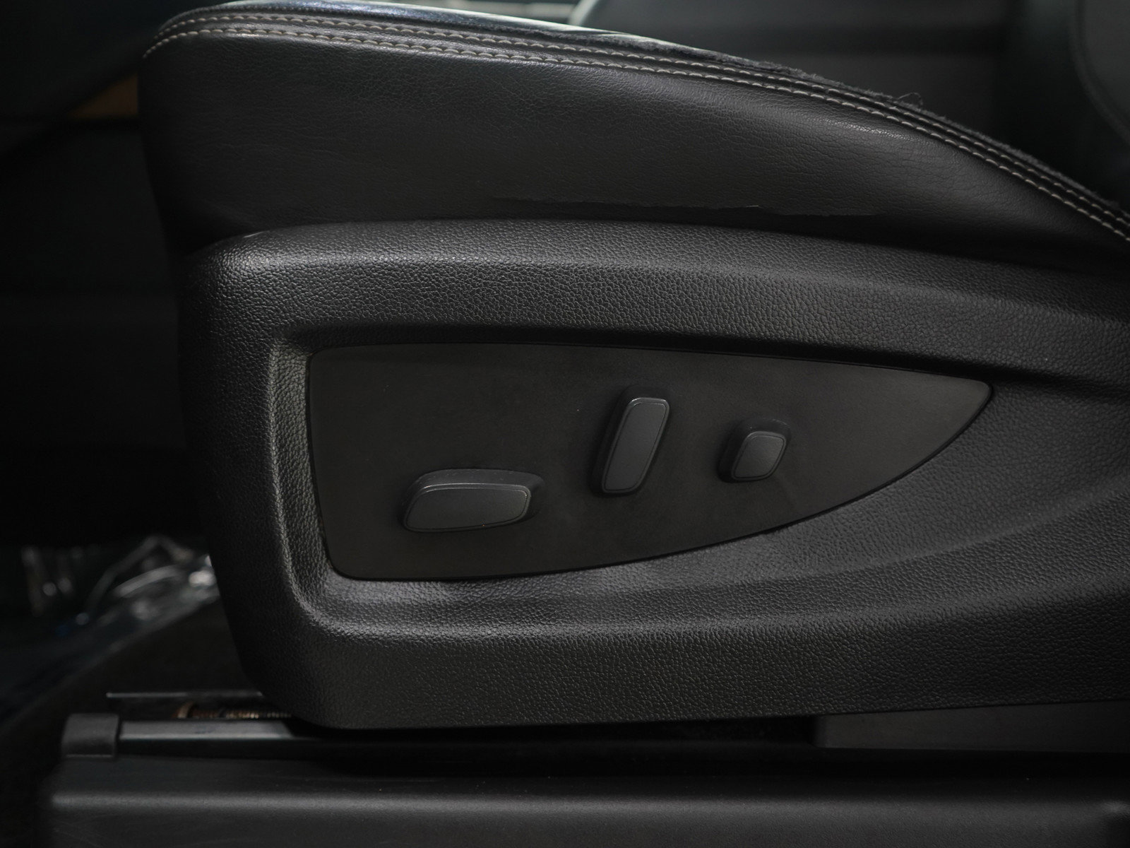 Used 2018 GMC Yukon XL Denali w/ Open Road Package image 25