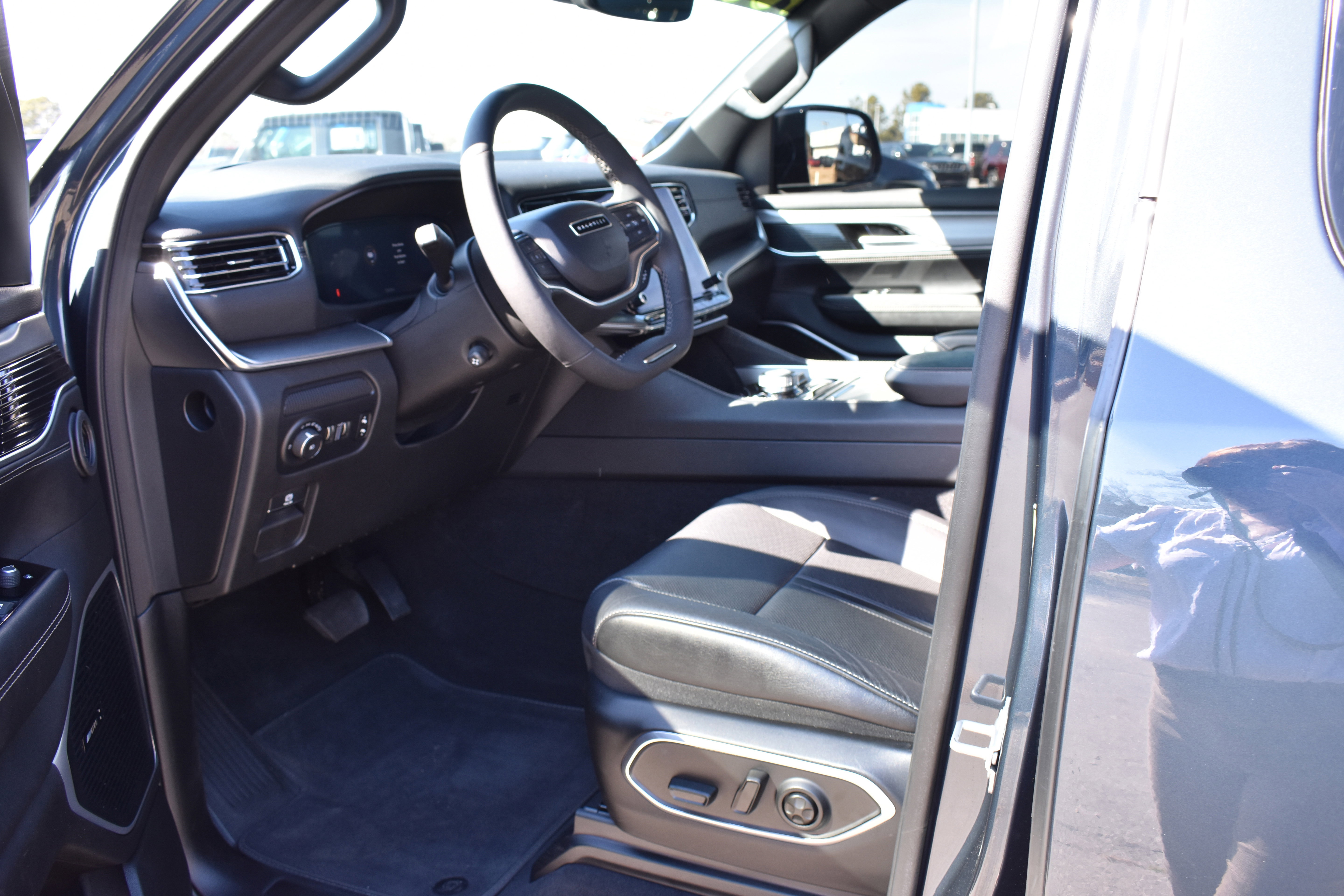 Used 2024 Jeep Wagoneer Series II w/ Convenience Group I image 12