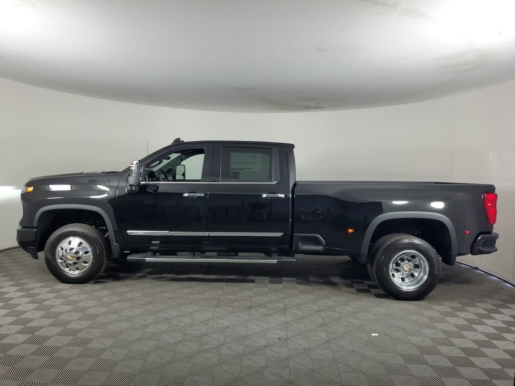 New 2026 Chevrolet Silverado 3500 High Country w/ Technology Package AWD/4WD image 7
