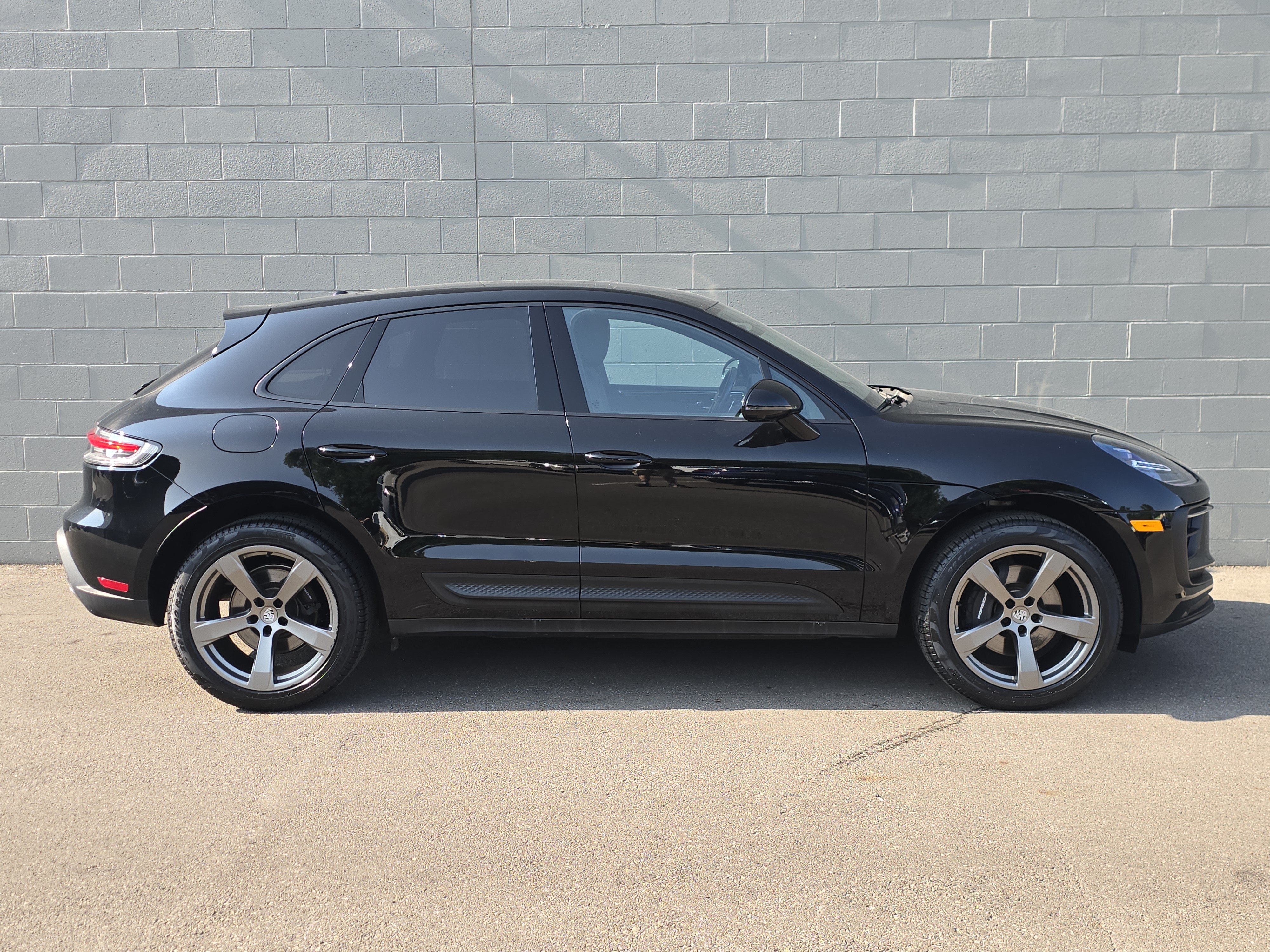 Certified 2023 Porsche Macan AWD/4WD image 15