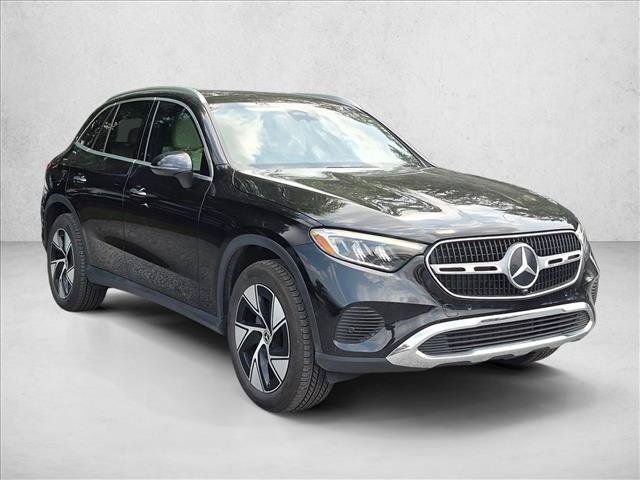 Used 2024 Mercedes-Benz GLC 300 4MATIC image 3