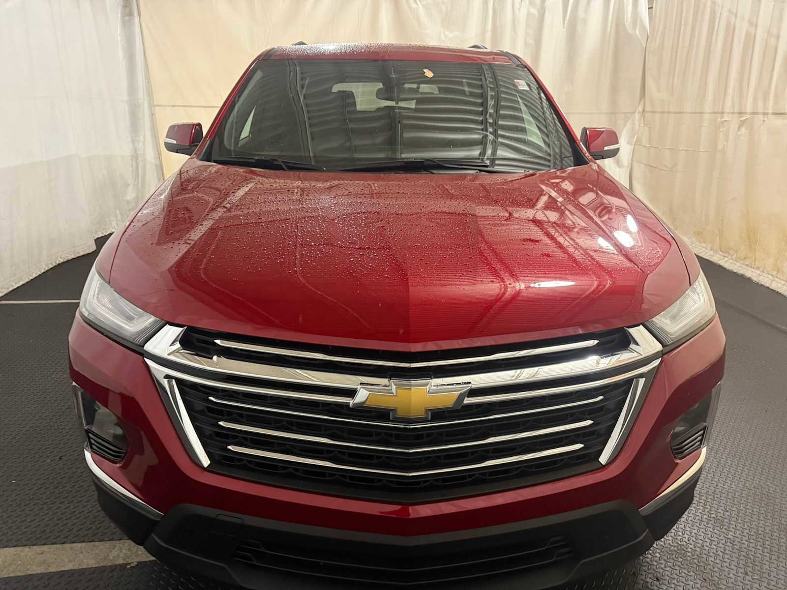 Used 2023 Chevrolet Traverse LT image 3