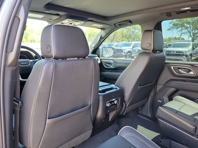 Certified 2023 GMC Yukon SLT w/ SLT Luxury Package AWD/4WD image 17