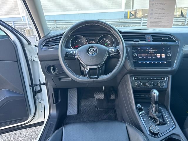 Certified 2021 Volkswagen Tiguan SE w/ Panoramic Sunroof Package image 17