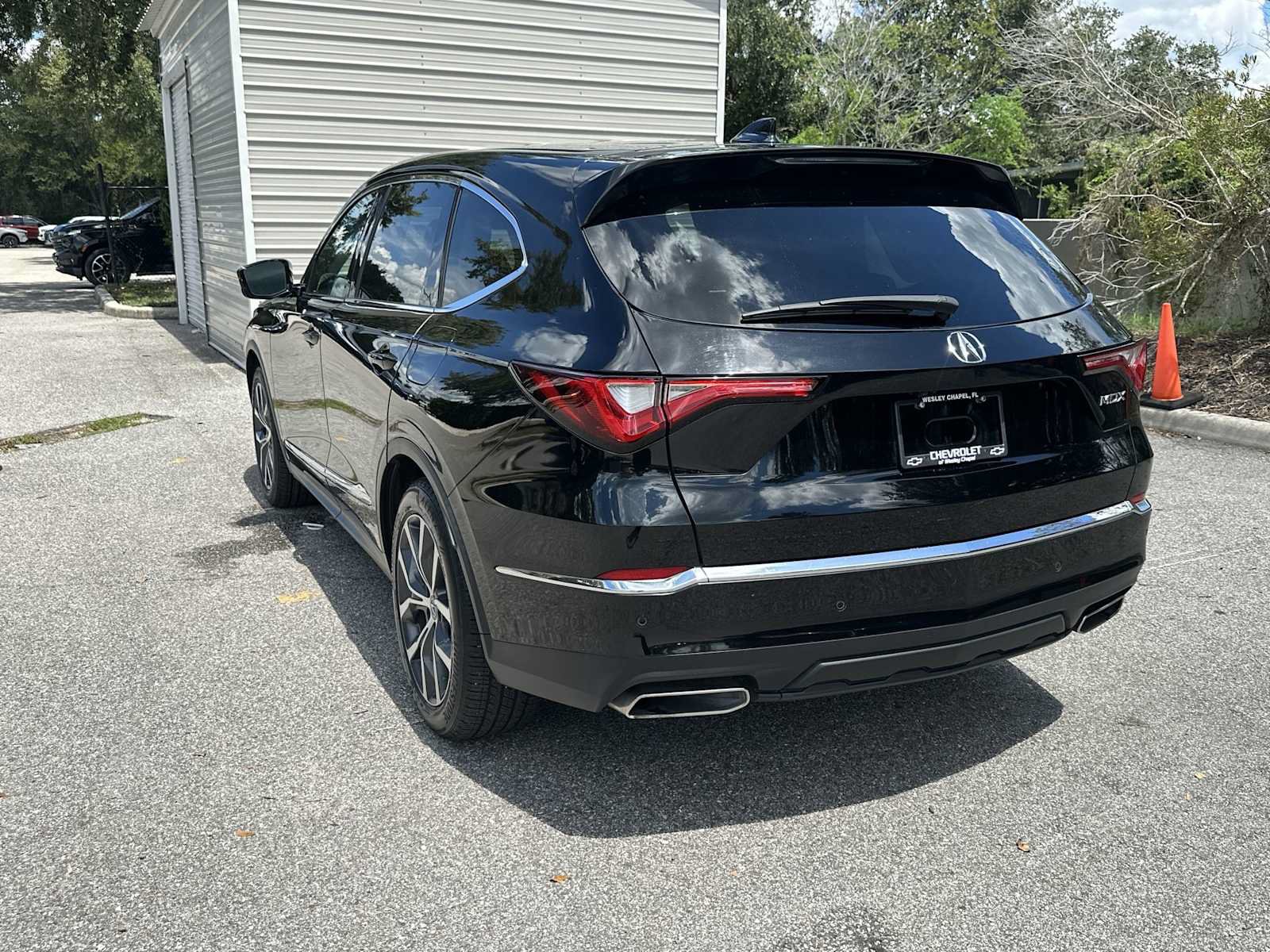 Used 2023 Acura MDX w/ Technology Package FWD image 4