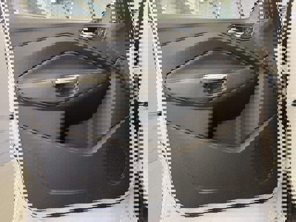 Used 2019 Ford Escape SE image 9