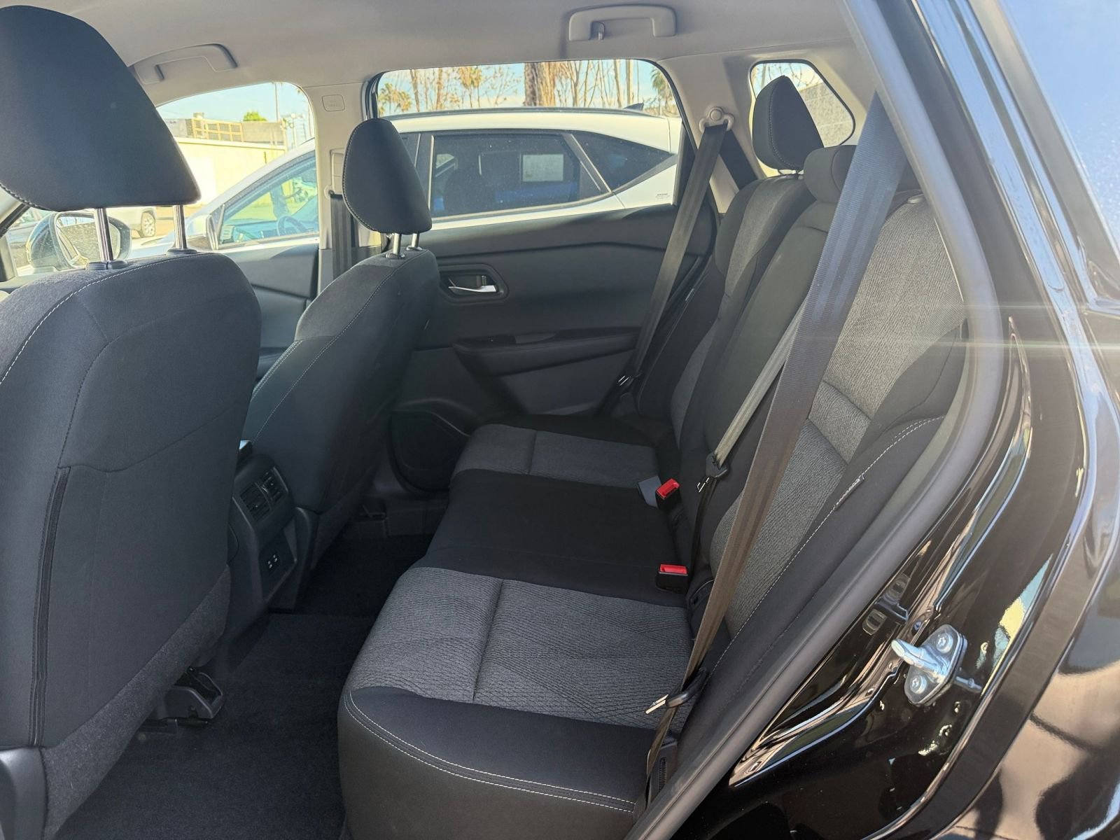 Used 2025 Nissan Rogue SV FWD image 39