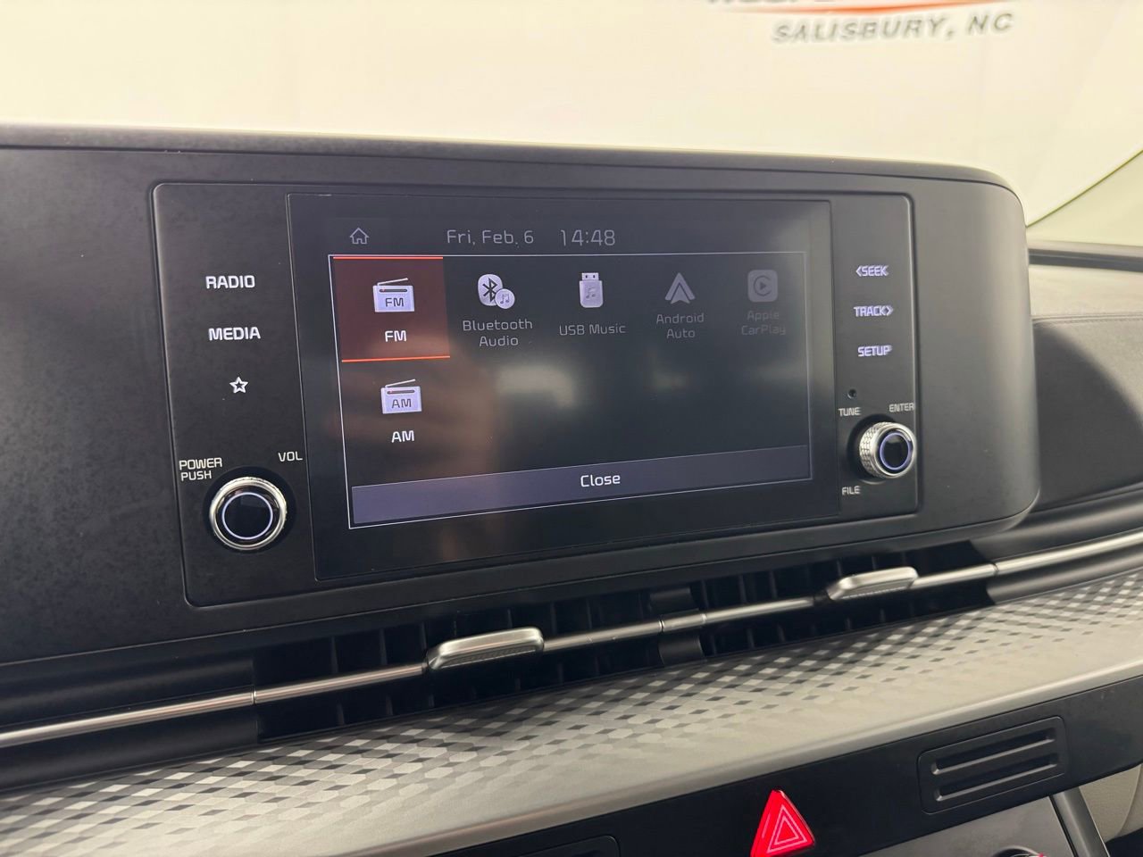 Used 2023 Kia Carnival LX image 17