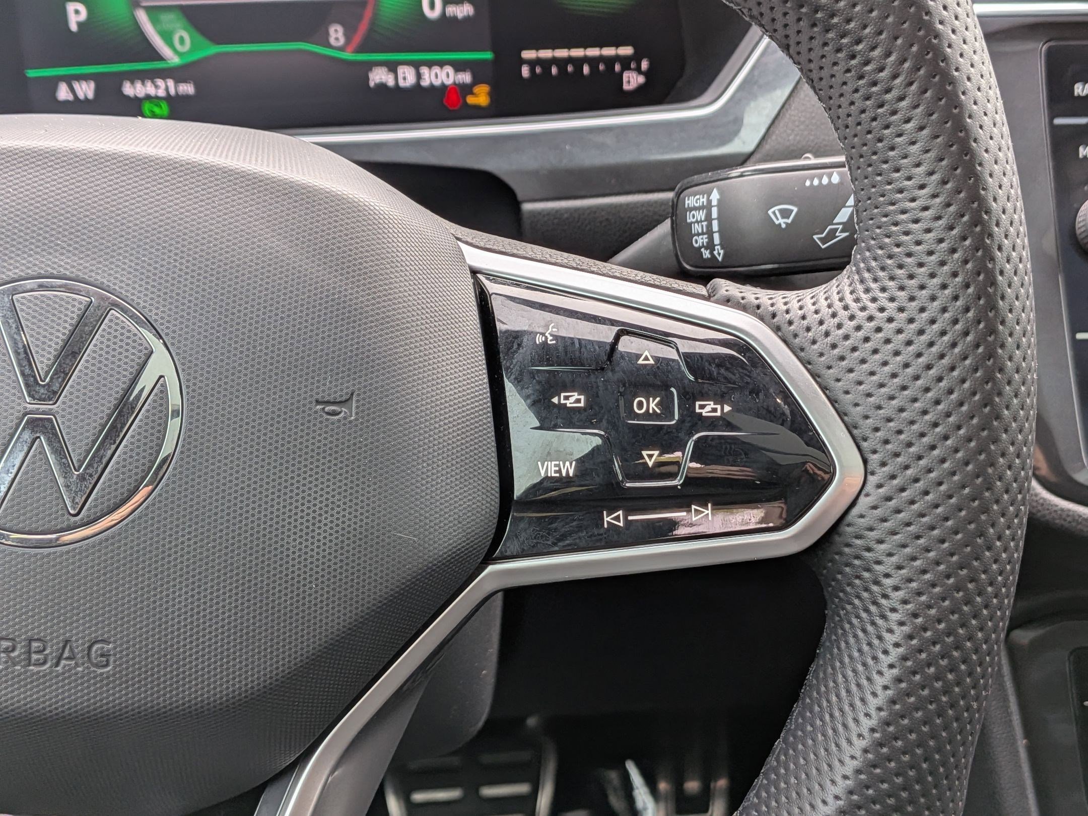 Used 2022 Volkswagen Tiguan SE R-Line image 19