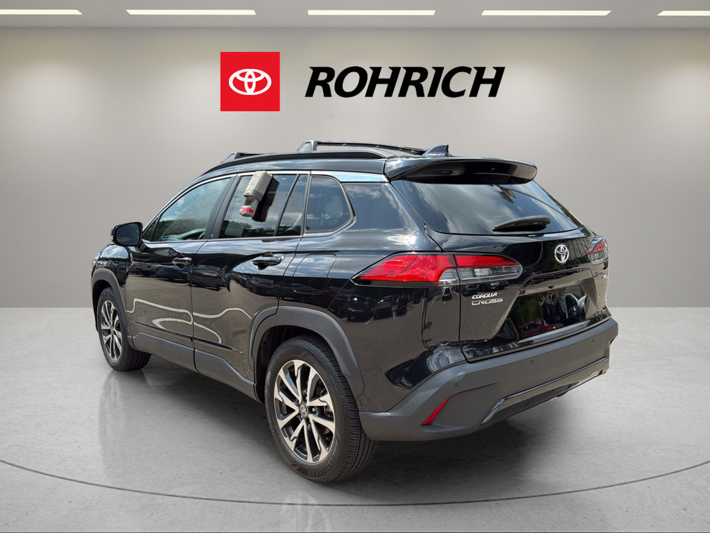 Used 2023 Toyota Corolla Cross XLE w/ Convenience Package FWD image 8