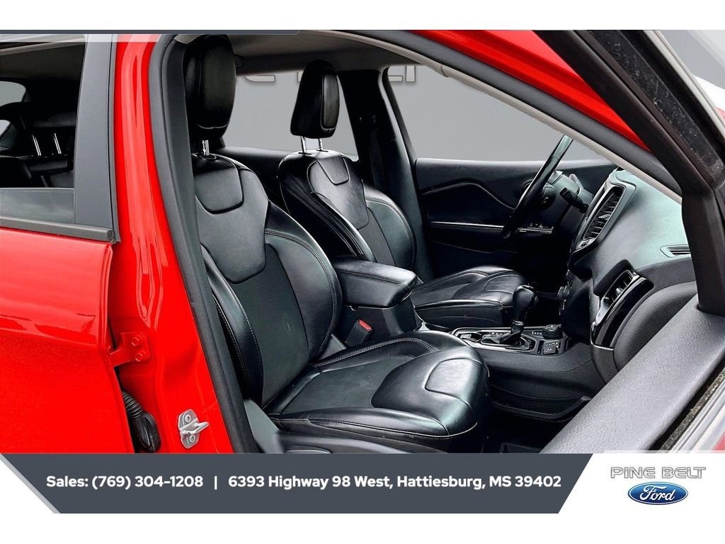 Used 2021 Jeep Cherokee Latitude Plus AWD/4WD image 6