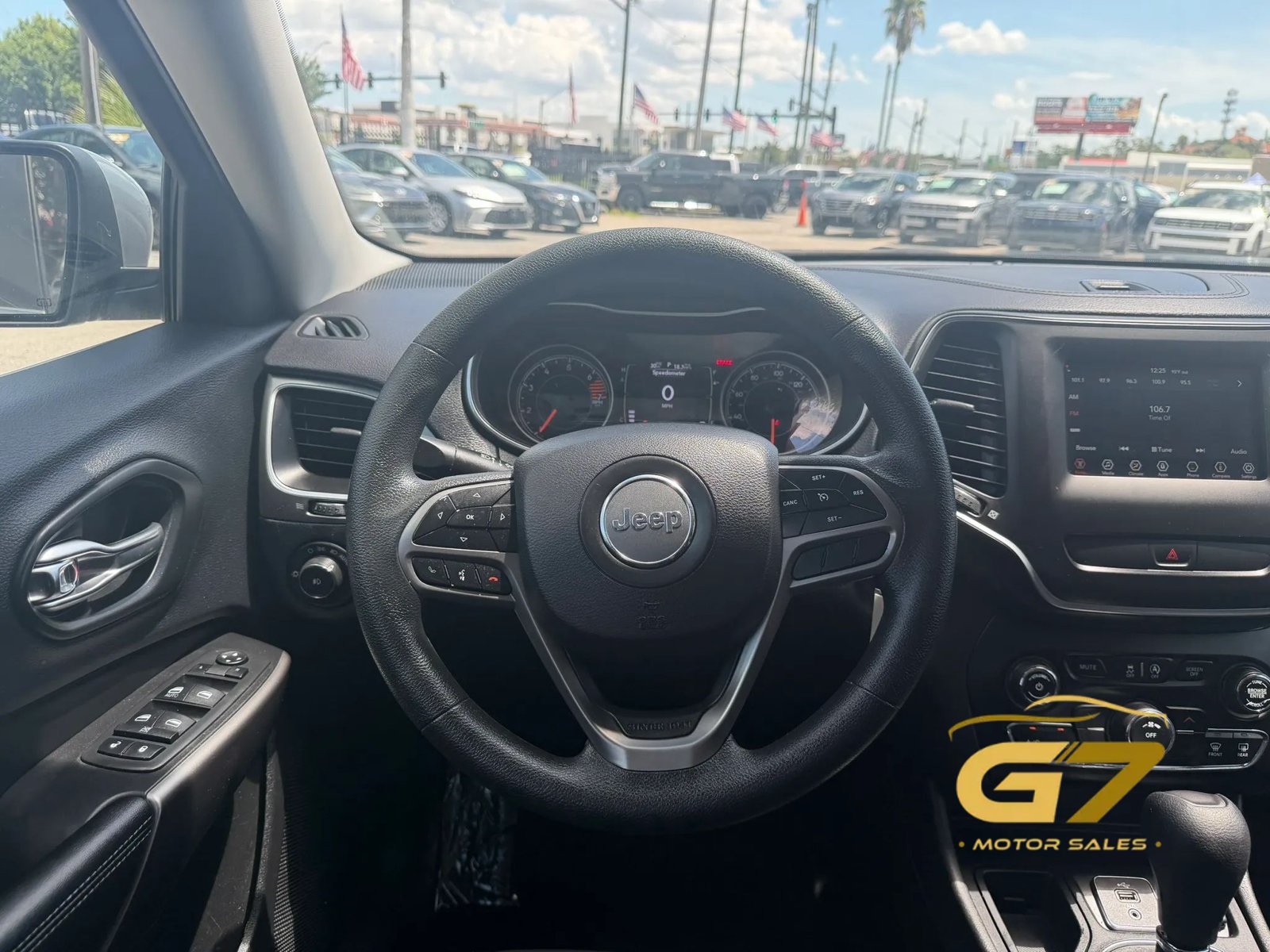 Used 2019 Jeep Cherokee Latitude w/ Popular Appearance Group FWD image 17