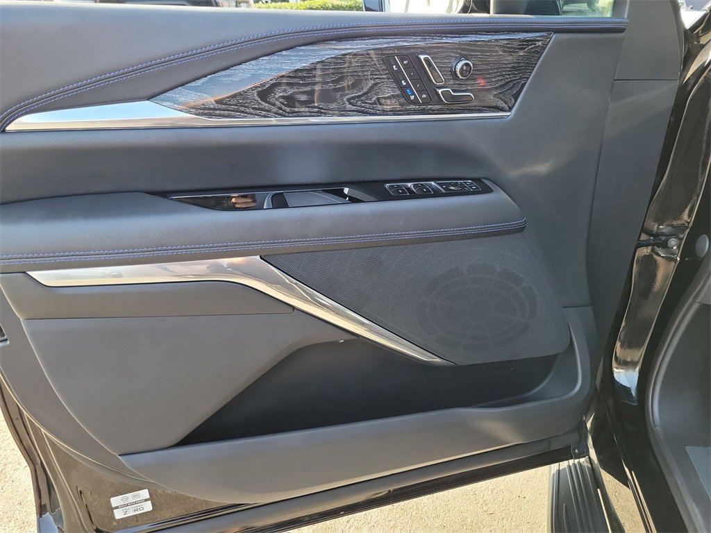 Used 2025 Cadillac Escalade IQ Sport 1 w/ LPO, ONYX Package image 21