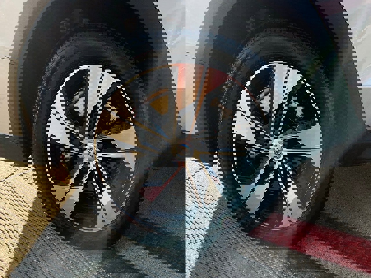 Used 2025 Volvo V60 B5 Cross Country Plus image 9