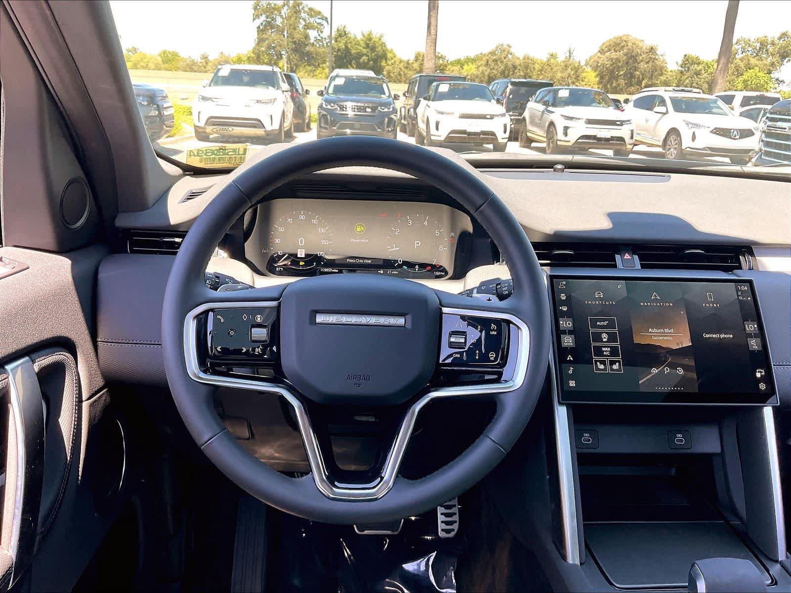 Used 2025 Land Rover Discovery Sport Dynamic SE AWD/4WD image 7
