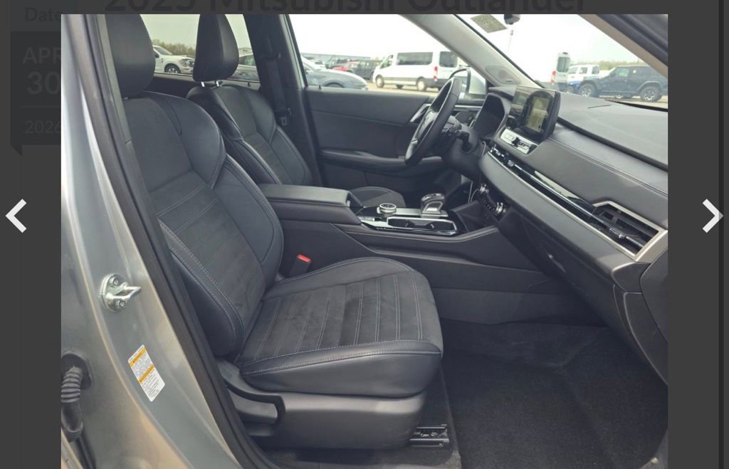 Used 2025 Mitsubishi Outlander AWD image 4
