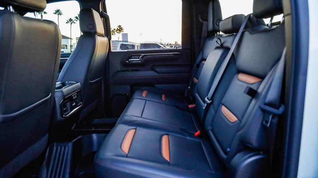 Used 2025 GMC Sierra 2500 AT4 image 19