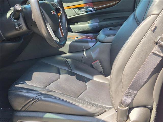 Used 2018 Cadillac Escalade Luxury AWD/4WD image 18