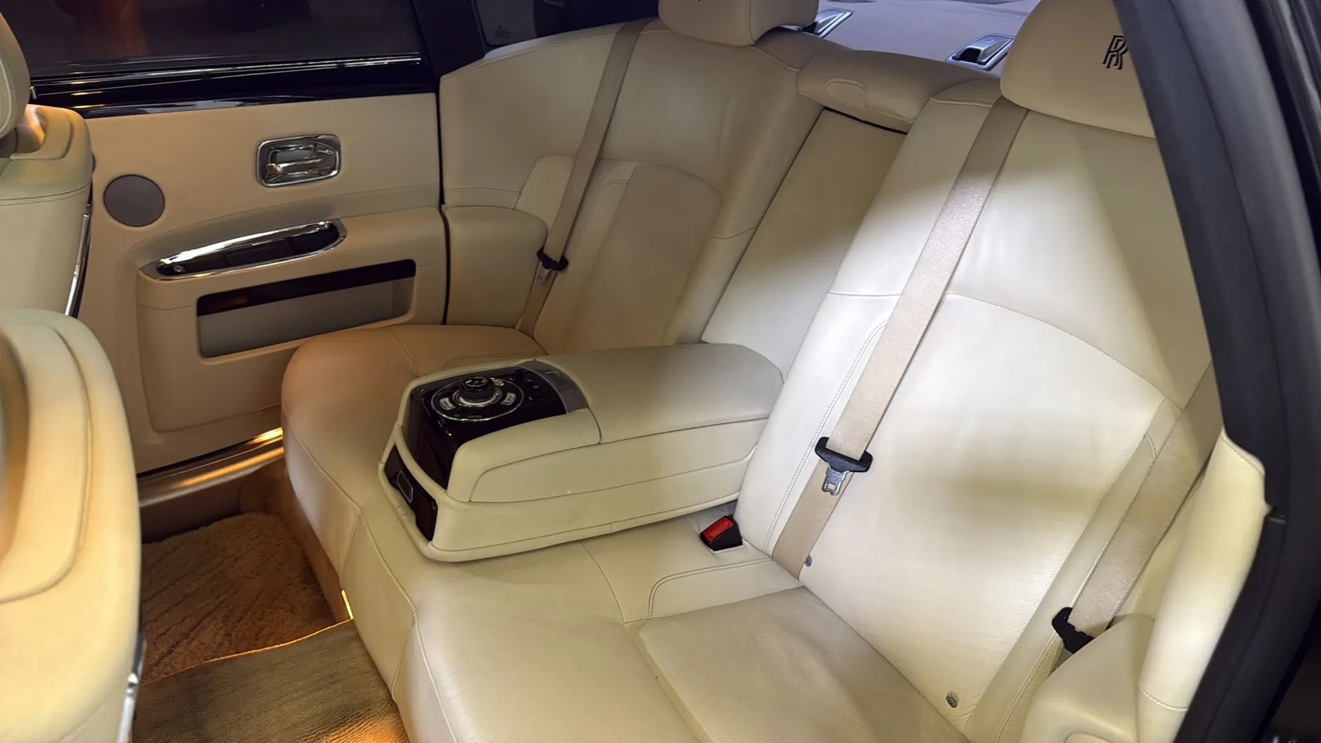 Used 2011 Rolls-Royce Ghost image 32