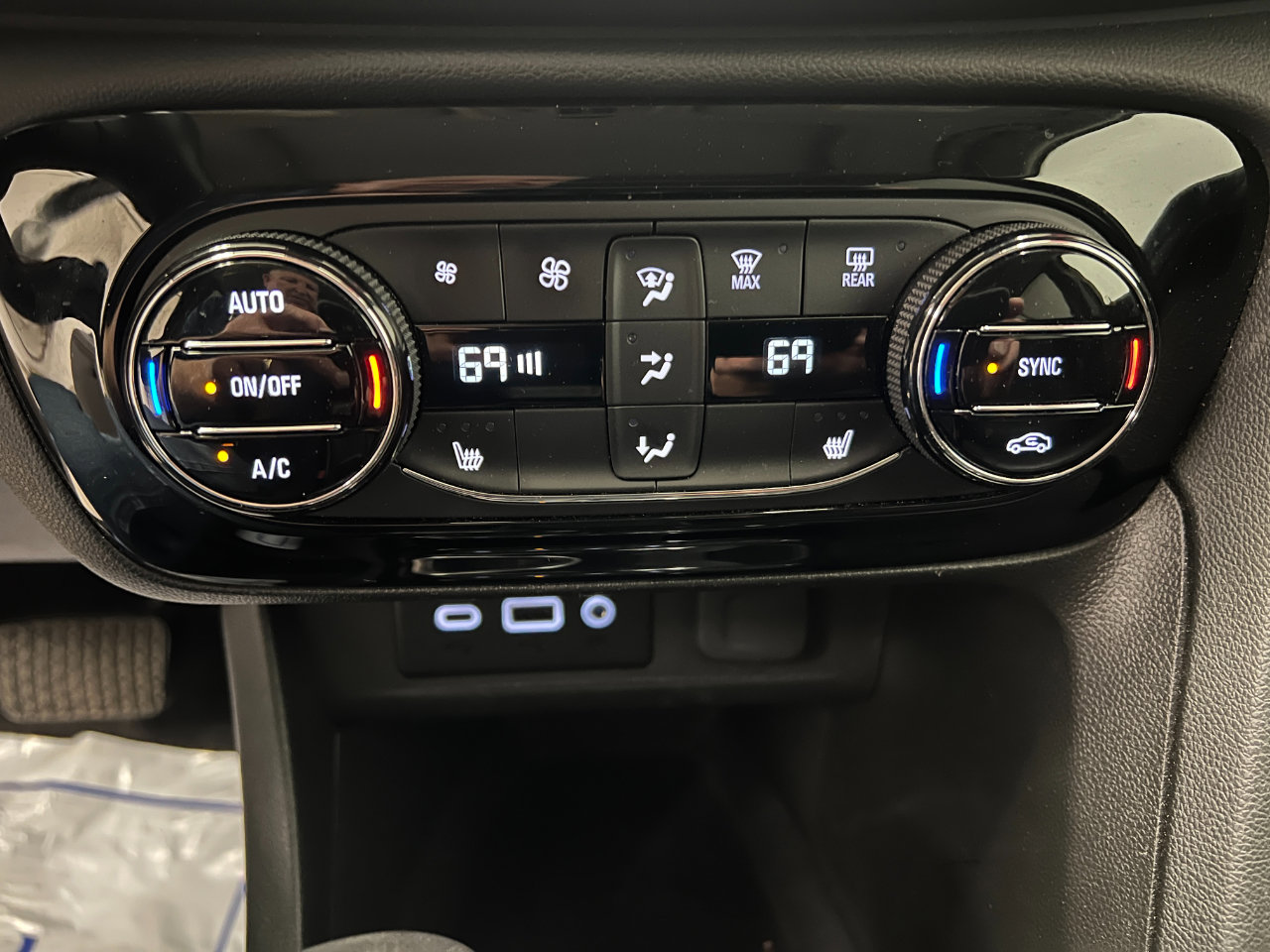 Used 2023 Buick Encore GX Essence w/ Experience Buick Package image 31