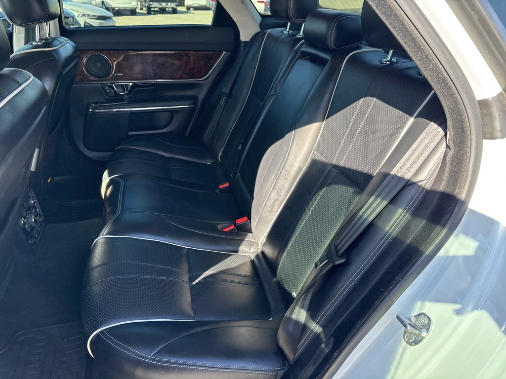 Used 2019 Jaguar XJ R-Sport image 17