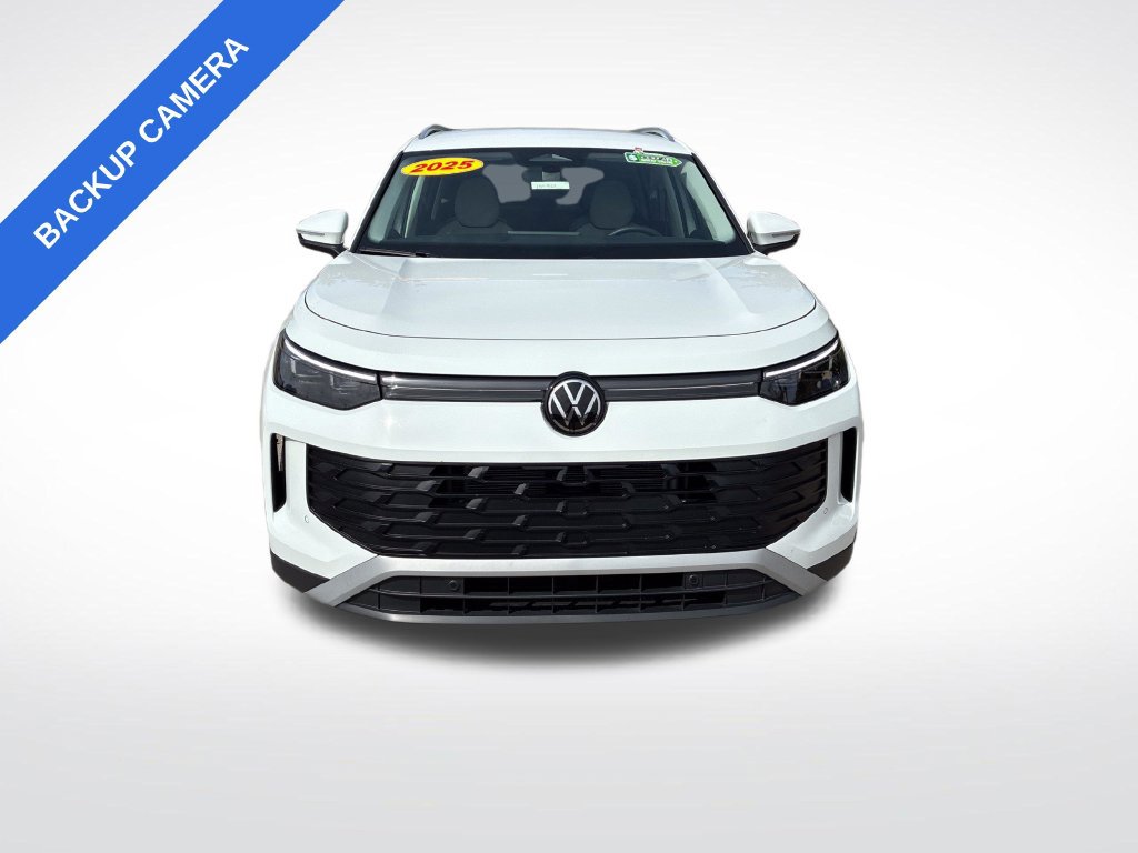 Used 2025 Volkswagen Tiguan SE AWD/4WD image 8