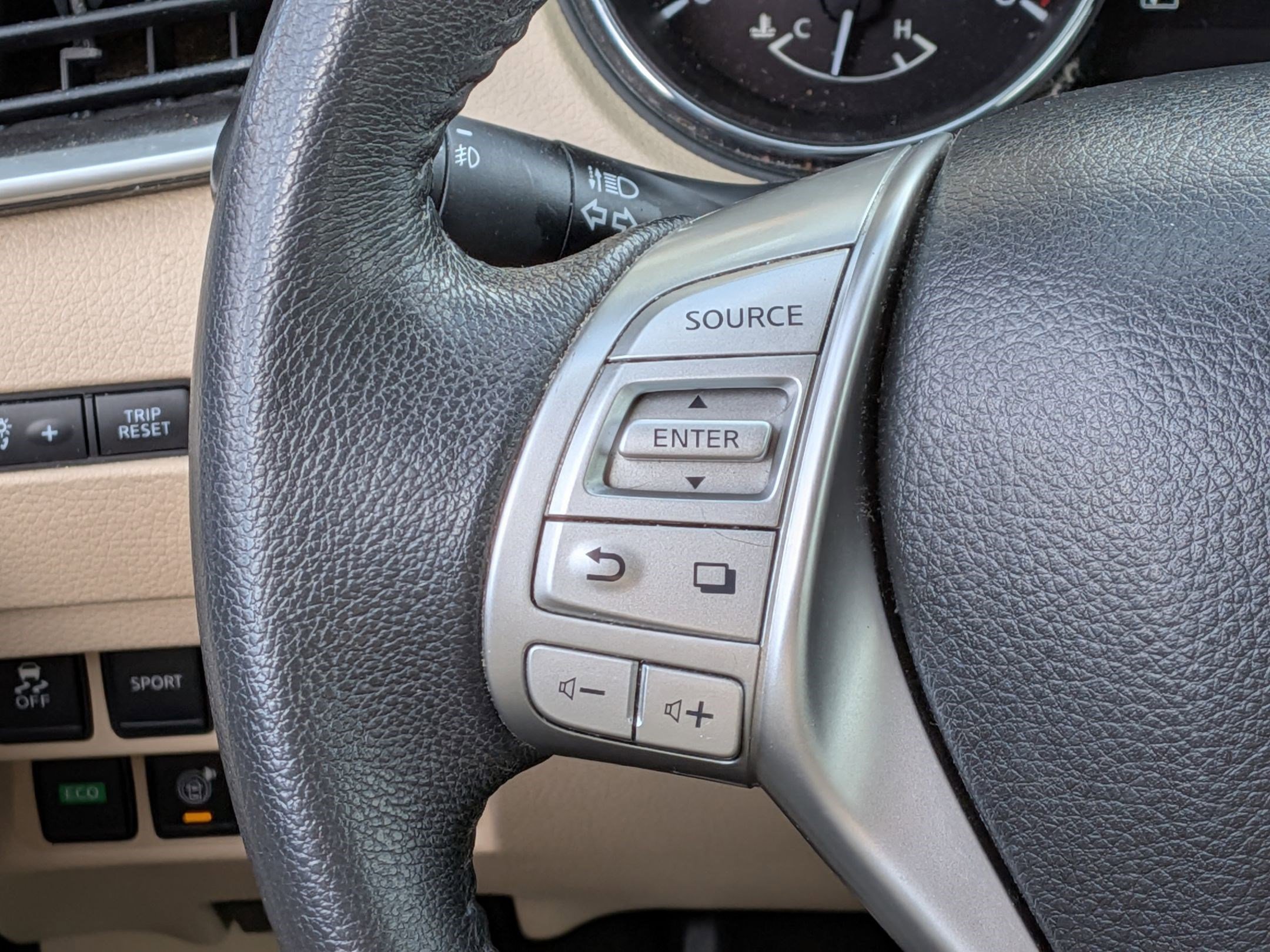 Used 2016 Nissan Rogue SL w/ SL Premium Package image 14