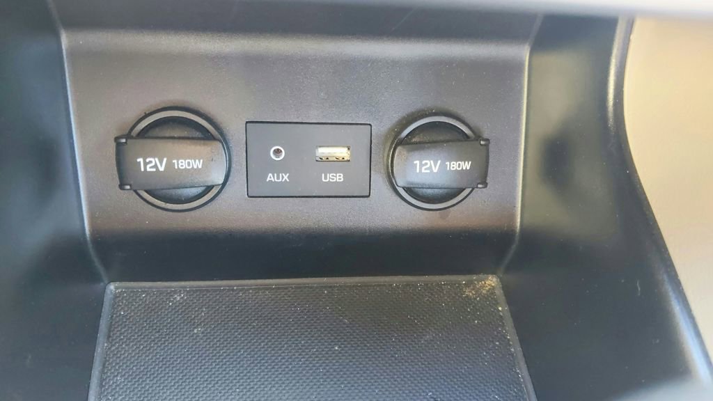 Used 2020 Hyundai Elantra SE image 28