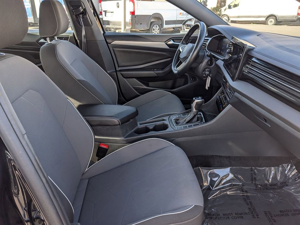 Used 2025 Volkswagen Jetta Sport image 30