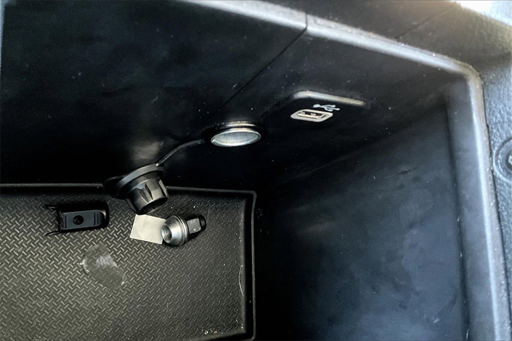 Used 2018 Jeep Wrangler Unlimited Sahara image 14