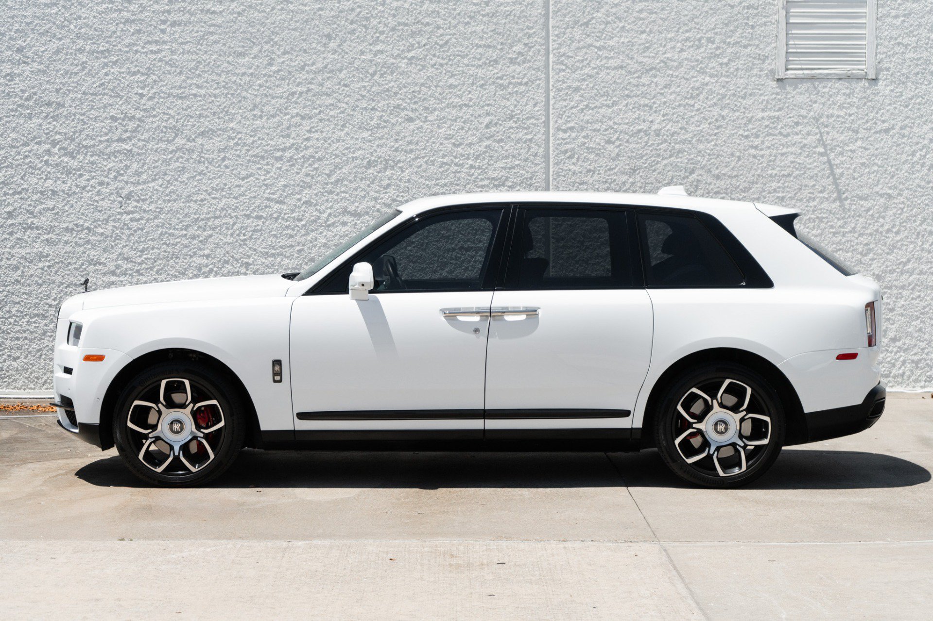 Used 2022 Rolls-Royce Cullinan Black Badge w/ Dark Exterior Package AWD/4WD image 3