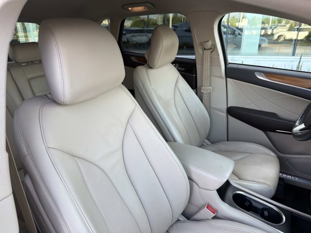 Used 2019 Lincoln MKC Select w/ Select Plus Package FWD image 19