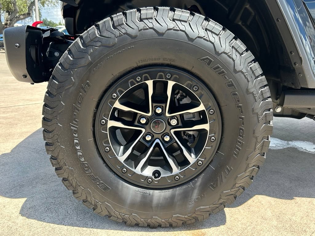 Used 2025 Jeep Wrangler Unlimited Rubicon AWD/4WD image 39
