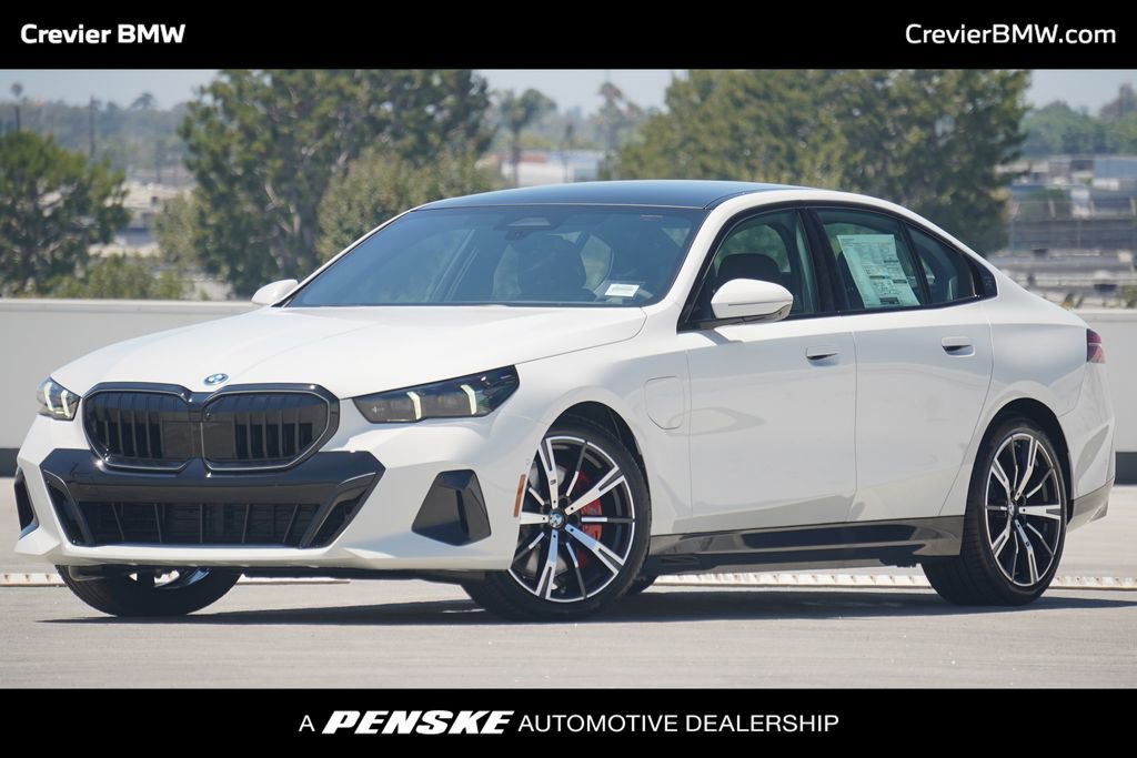 Used 2026 BMW 550e xDrive w/ Premium Package AWD/4WD image 1