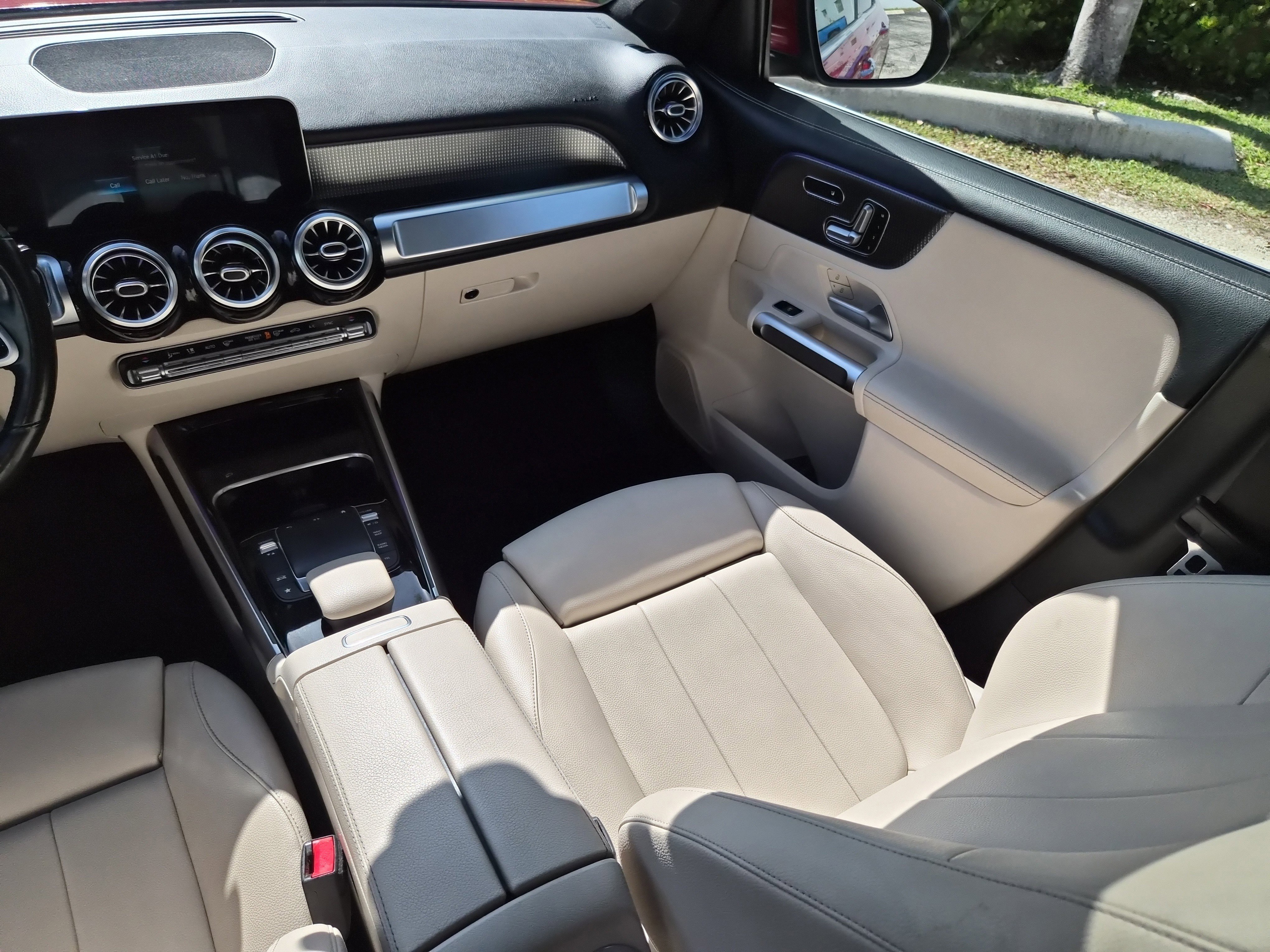 Used 2021 Mercedes-Benz GLB 250 4MATIC w/ Premium Package image 14