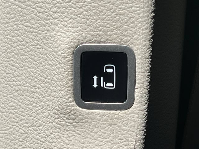 Used 2024 Chrysler Pacifica Touring-L AWD/4WD image 37