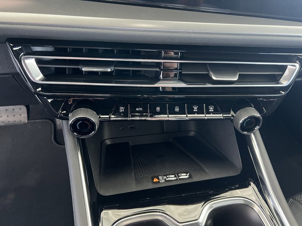 New 2026 Chevrolet Traverse LT w/ Sun and Wheel Package image 13