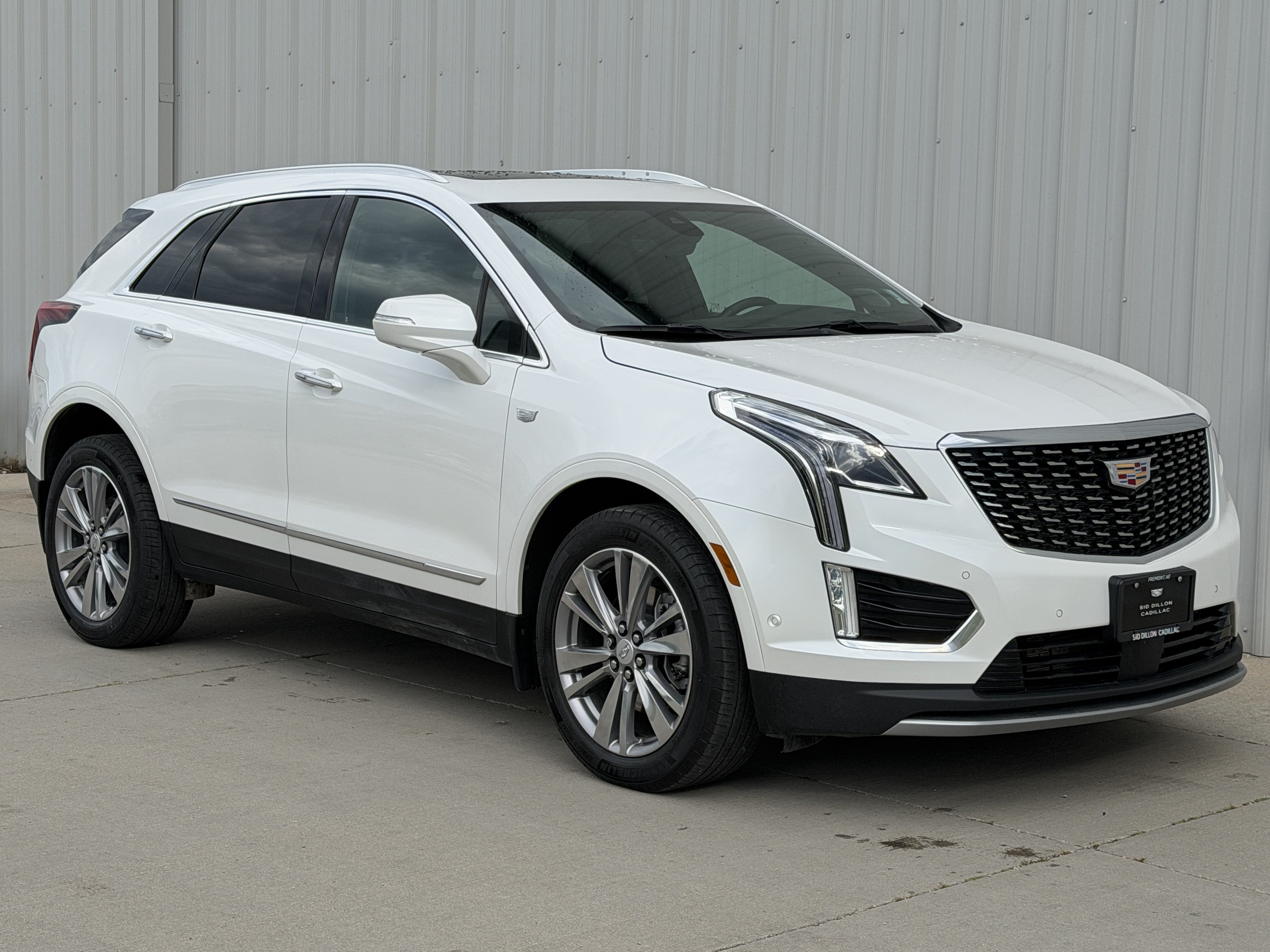 Used 2023 Cadillac XT5 Premium Luxury w/ Platinum Package AWD/4WD image 2
