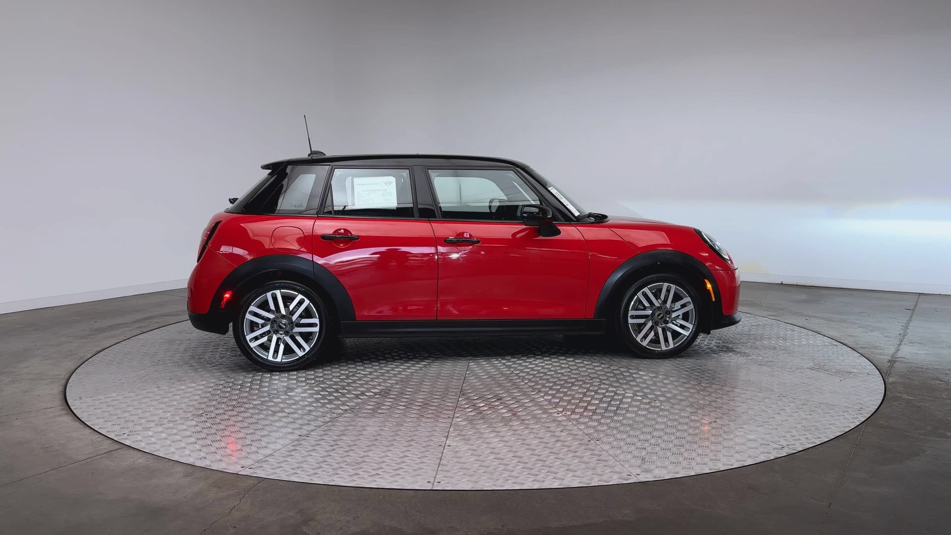 Used 2026 MINI Cooper 4-Door Hardtop FWD image 9