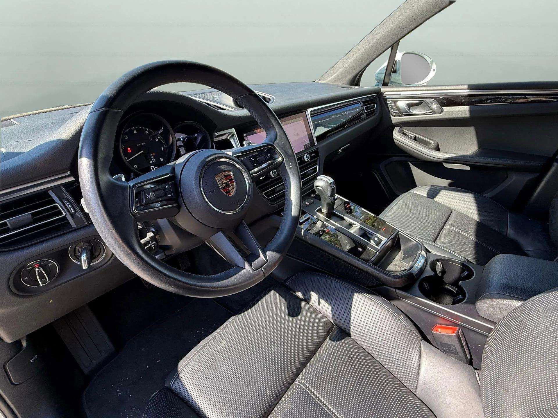 Used 2024 Porsche Macan image 31