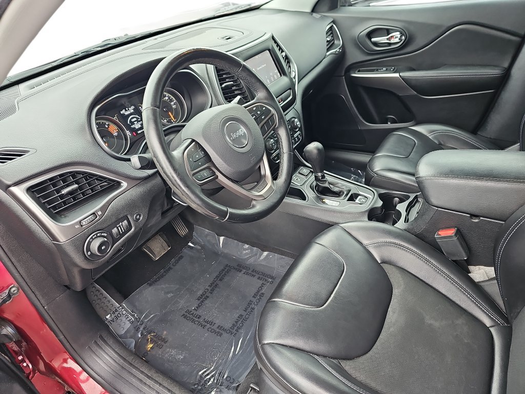 Used 2019 Jeep Cherokee Latitude Plus w/ Comfort/Convenience Group FWD image 16