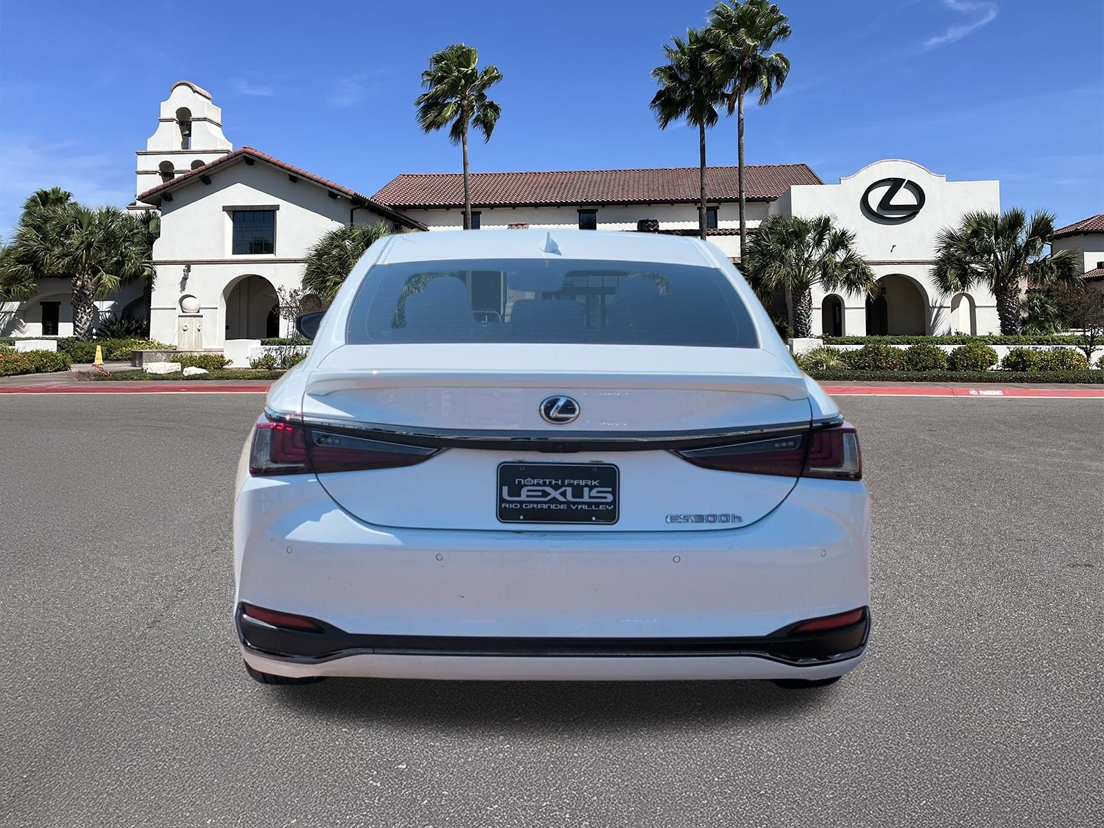 Certified 2022 Lexus ES 300h F Sport w/ Accessory Package 2 FWD image 3