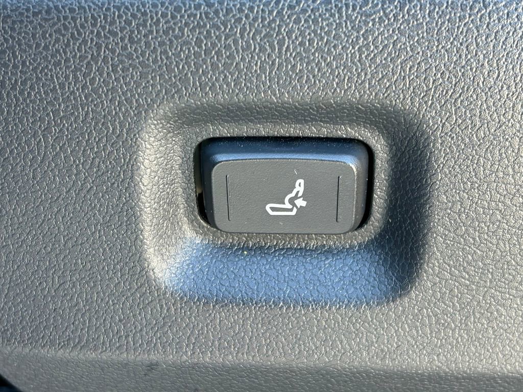 Certified 2025 Toyota Tacoma SR5 image 24