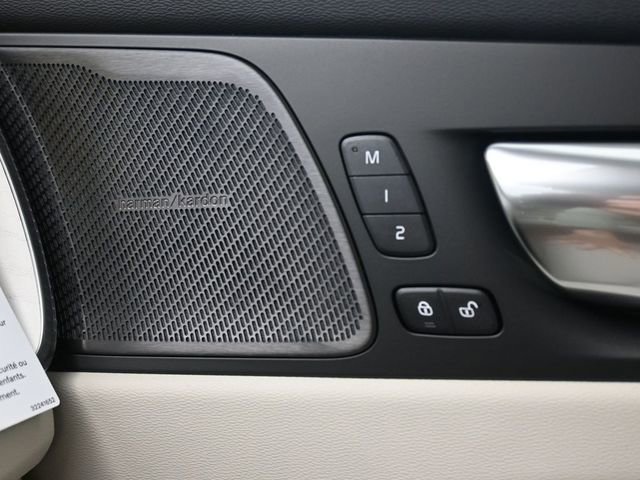 New 2026 Volvo XC60 B5 Ultra w/ Protection Package Premier image 38