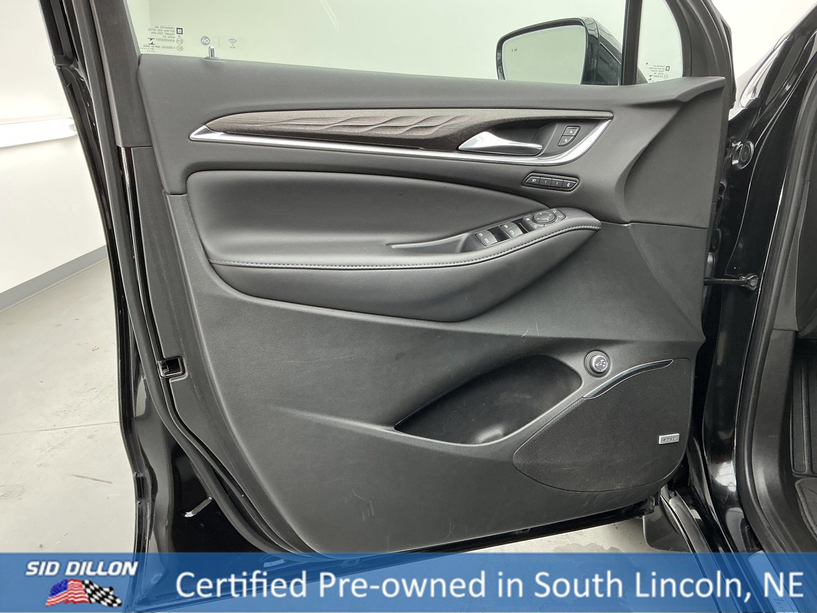 Used 2022 Buick Enclave Avenir w/ Avenir Technology Package image 17