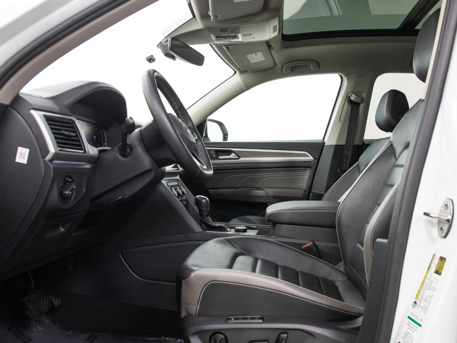 Used 2023 Volkswagen Atlas SEL AWD/4WD image 24