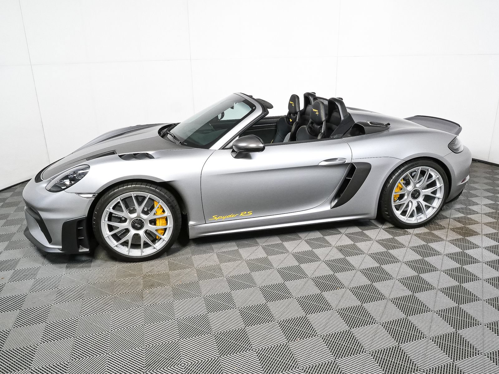 Certified 2025 Porsche 718 Boxster Spyder RS RWD image 32