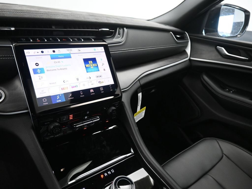 New 2025 Jeep Grand Cherokee Limited w/ Trailer Tow Package image 24