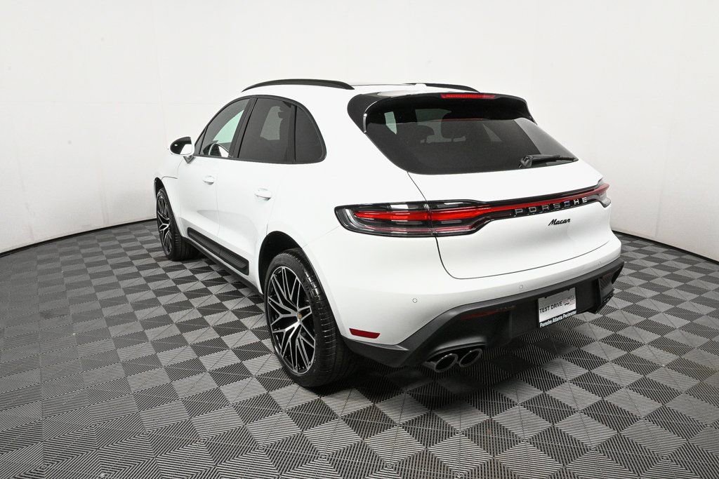 Certified 2026 Porsche Macan AWD/4WD image 3