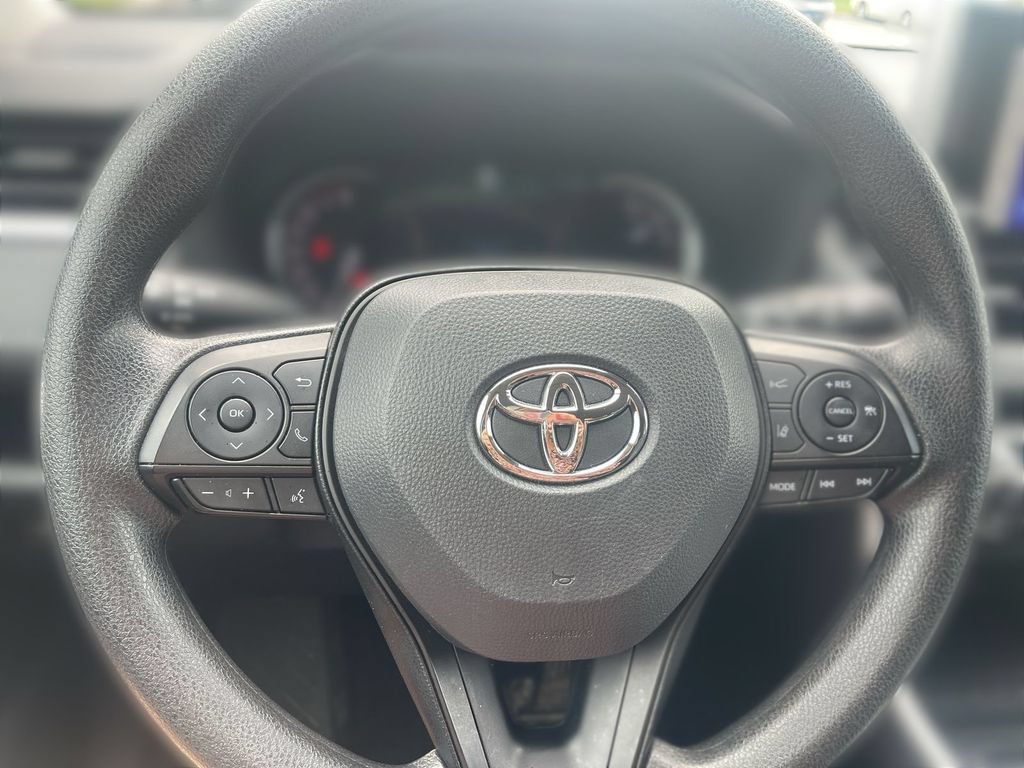 Used 2025 Toyota RAV4 XLE FWD image 18